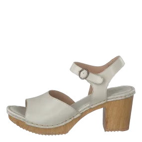 Amelia Offwhite