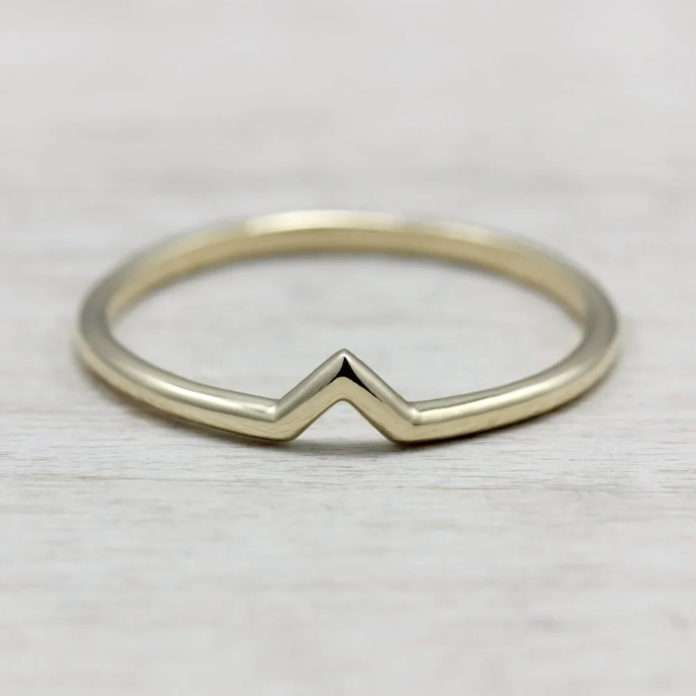 Chevron Contour Band •
