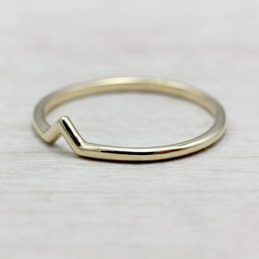 Chevron Contour Band •
