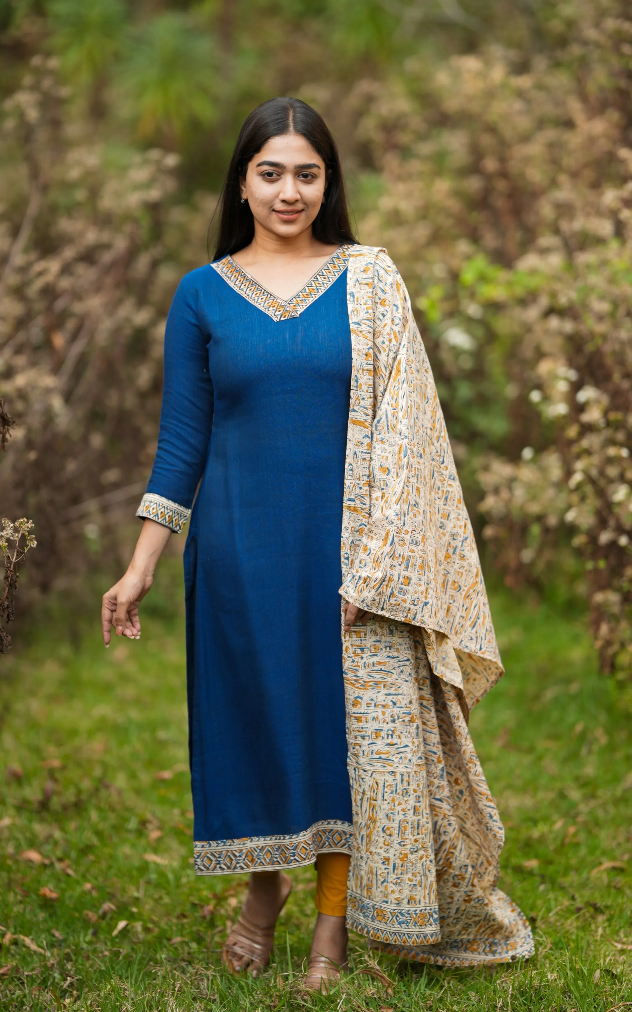 Sharadha (Kurti Dupatta)