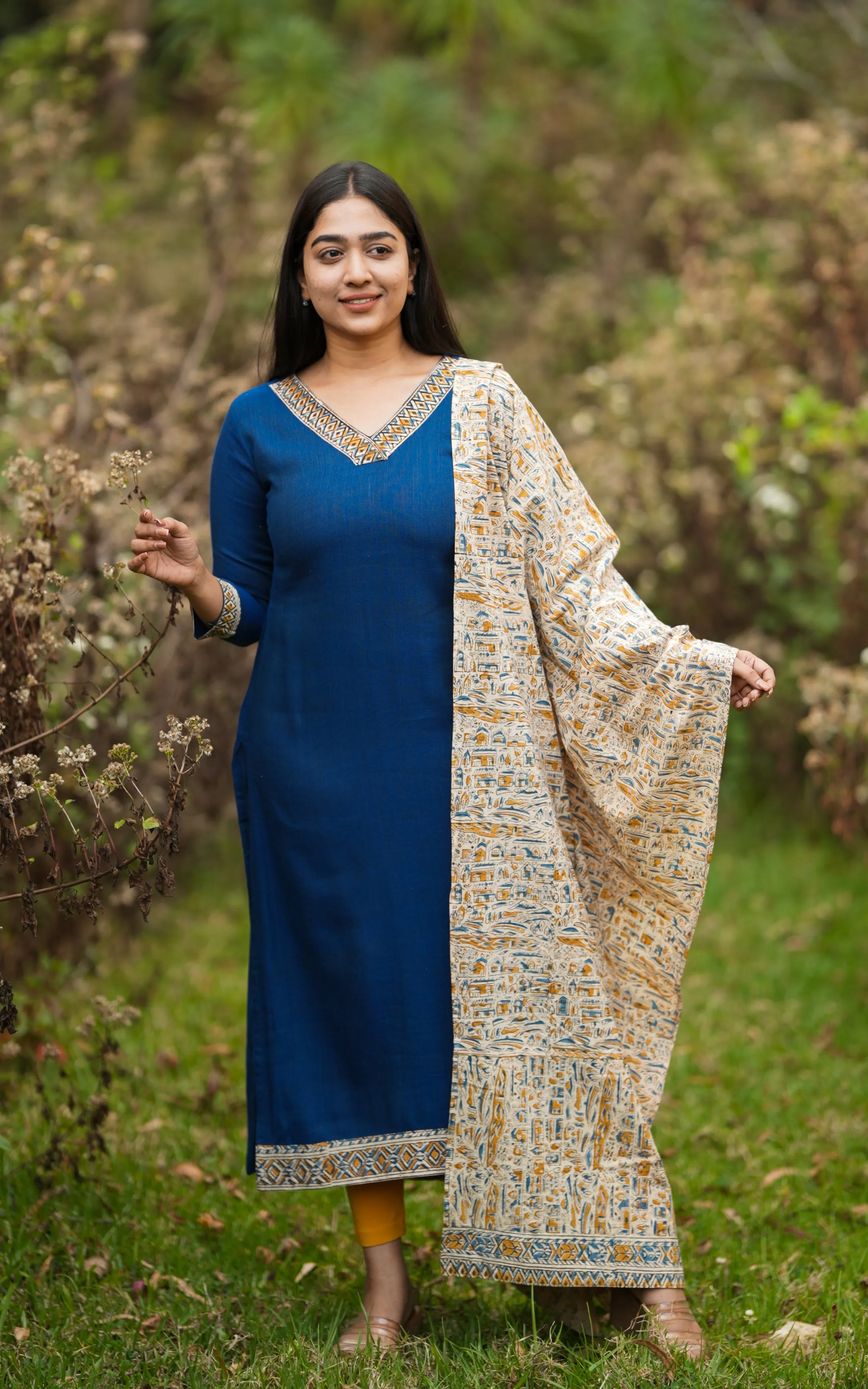 Sharadha (Kurti Dupatta)